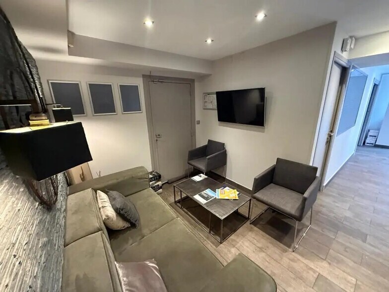 Local commercial dans Cannes à louer - Photo de l’immeuble – Image 3 sur 8