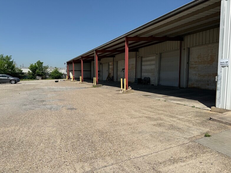 10931 Dennis Rd, Dallas, TX à vendre - Photo de l’immeuble – Image 3 sur 10
