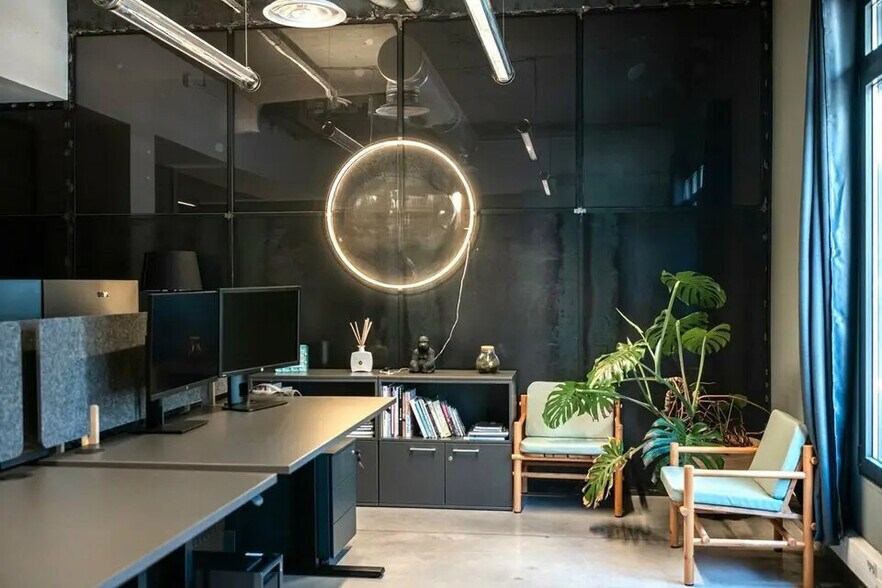 Bureau dans Antibes à louer - Photo de l’immeuble – Image 2 sur 4