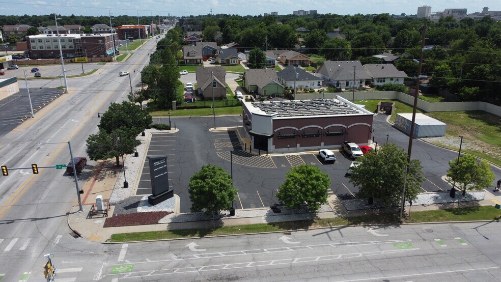 302 S Lewis Ave, Tulsa, OK à louer - Photo de l’immeuble – Image 1 sur 25