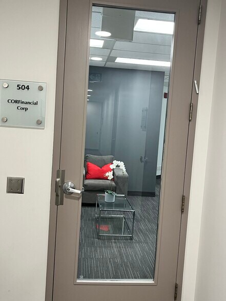 2001 Sheppard Ave E, Toronto, ON à louer - Photo de l’immeuble – Image 2 sur 13