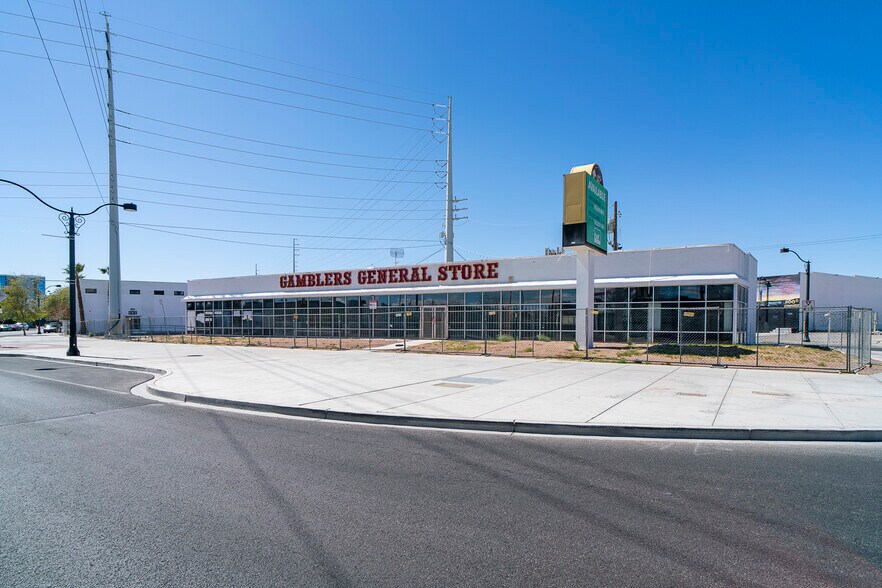 800 S Main St, Las Vegas, NV à vendre - Photo de l’immeuble – Image 2 sur 7