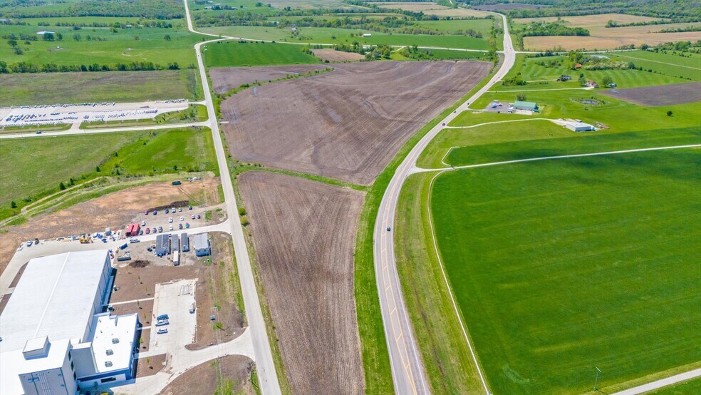 16973 222nd Street, Tonganoxie, KS à vendre - Photo de l’immeuble – Image 2 sur 23