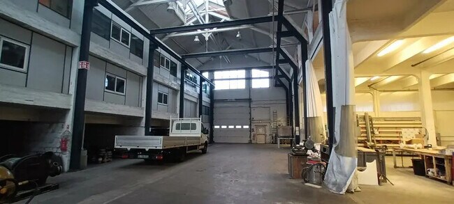 Plus de détails pour Local d'activités à louer