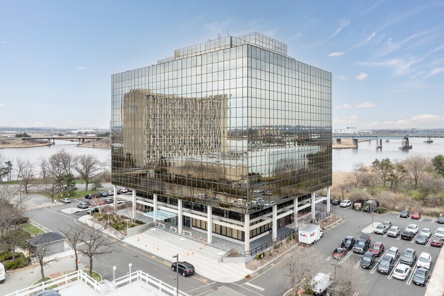 1 Harmon Plz, Secaucus, NJ à louer - Photo principale – Image 1 sur 7