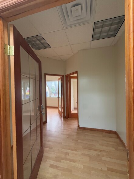 21701 Merrick Blvd, Springfield Gardens, NY à louer - Photo de l’immeuble – Image 2 sur 7
