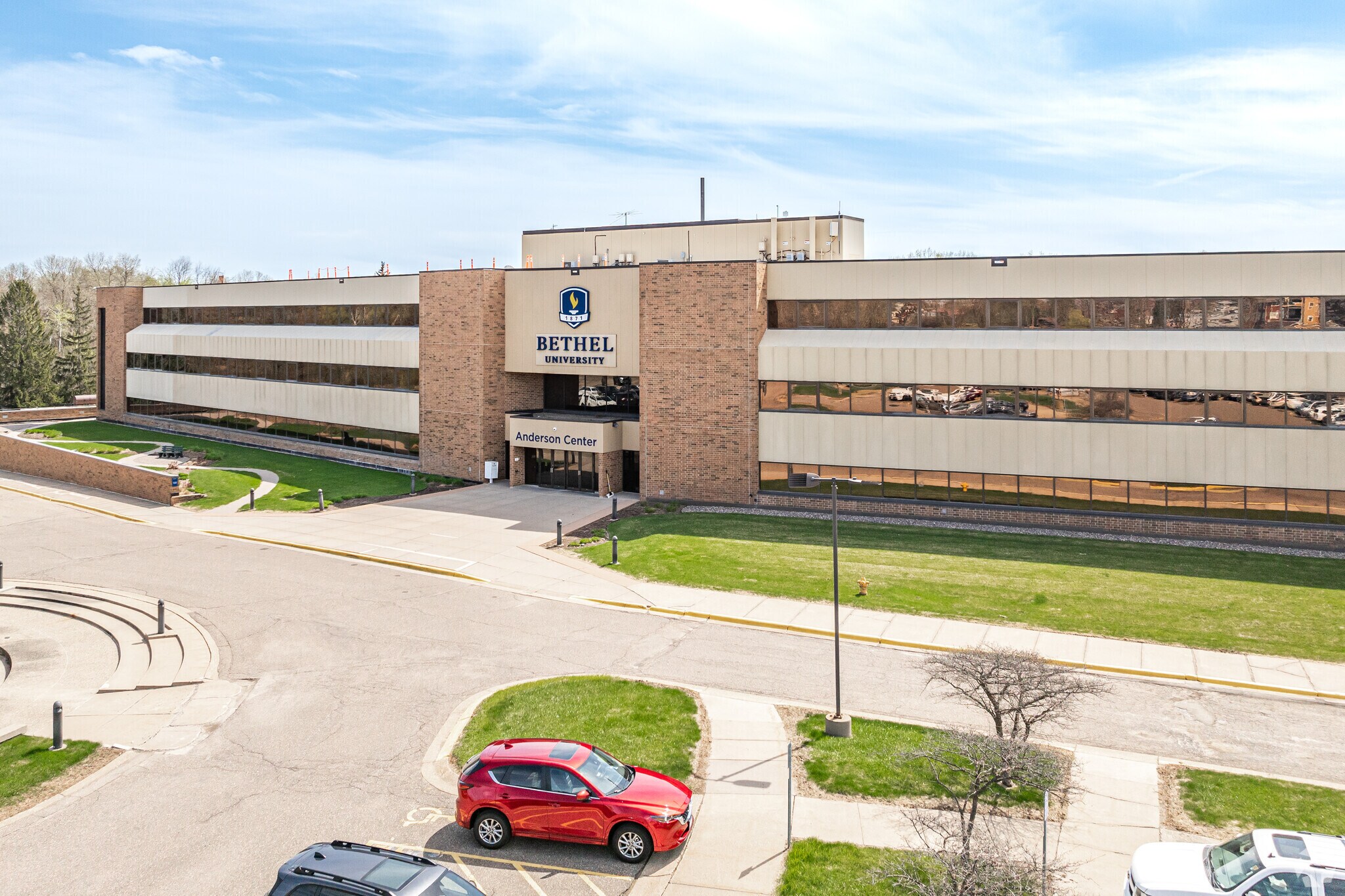 2 Pine Tree Dr, Arden Hills, MN à louer Photo principale– Image 1 sur 11