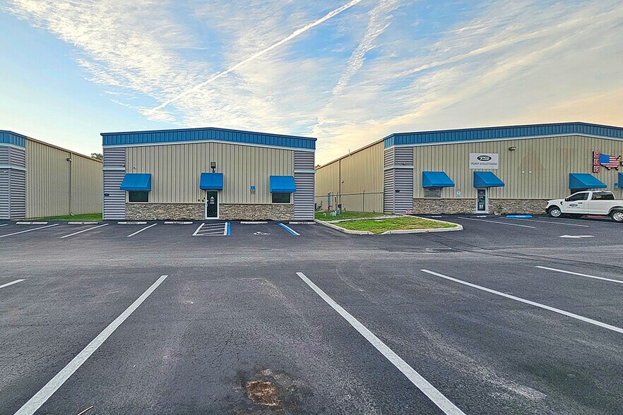 705 S Easy St, Lecanto, FL à louer - Photo de l’immeuble – Image 3 sur 19