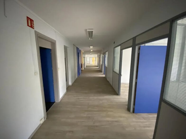 Bureau dans Croix à louer - Photo de l’immeuble – Image 3 sur 9