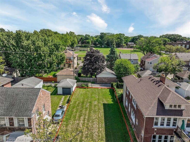 1254 Beaconsfield Ave, Grosse Pointe Park, MI à vendre - Photo principale – Image 1 sur 7