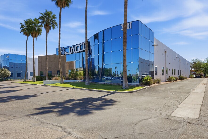 3401 E Harbour Dr, Phoenix, AZ à louer - Photo de l’immeuble – Image 2 sur 92