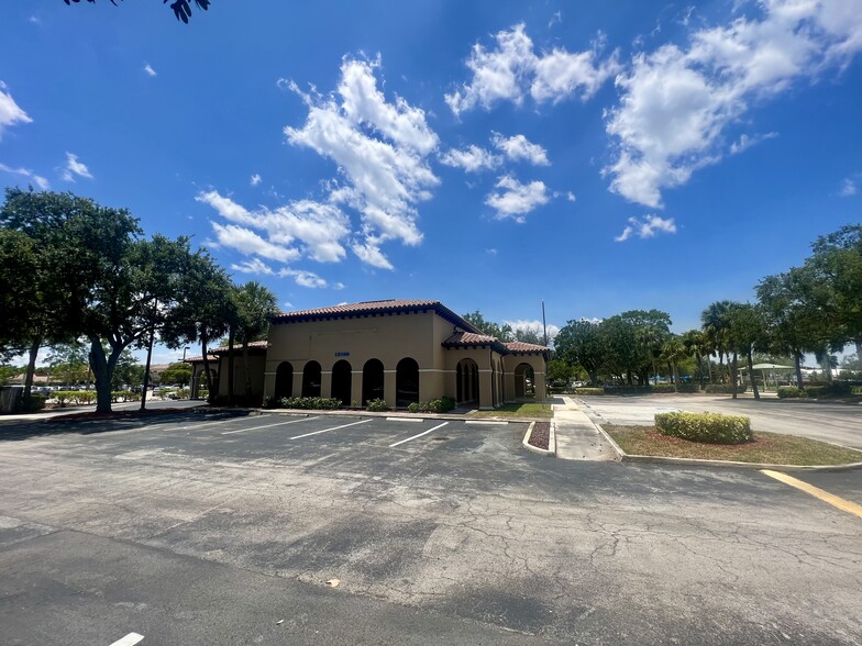 12000 Forest Hill Blvd, Wellington, FL à vendre - Photo de l’immeuble – Image 3 sur 10