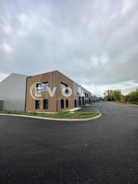 225 Avenue Des Marronniers, Bourgoin-Jallieu à louer - Photo de l’immeuble – Image 2 sur 21