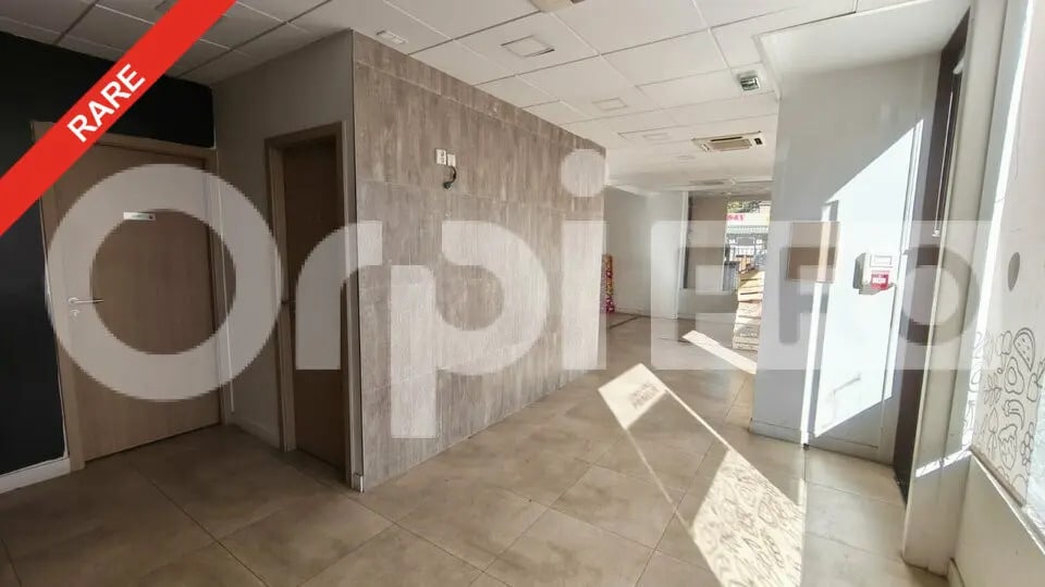 Local commercial dans Orsay à louer - Photo de l’immeuble – Image 3 sur 6