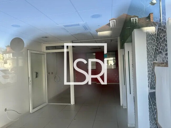 Plus de détails pour Local commercial à vendre