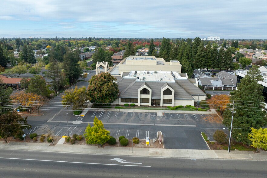 1421 Oakdale Rd, Modesto, CA à louer - Photo de l’immeuble – Image 3 sur 8