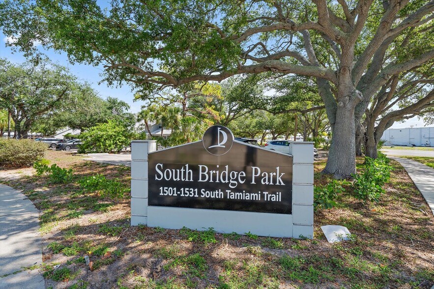 1521-1525 Tamiami Trl S, Venice, FL à vendre - Photo de l’immeuble – Image 3 sur 12