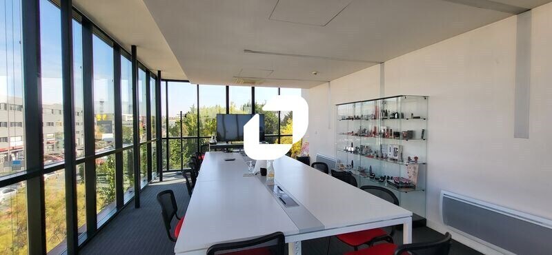 Bureau dans Gennevilliers à louer - Photo de l’immeuble – Image 3 sur 5