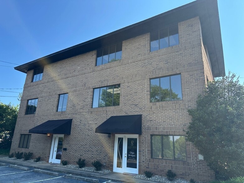 292 S Pine St, Spartanburg, SC à louer - Photo de l’immeuble – Image 2 sur 5