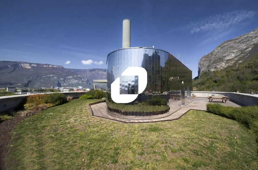 Bureau dans Saint-Martin-le-Vinoux à louer - Photo de l’immeuble – Image 1 sur 9