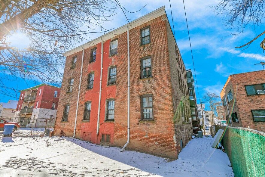 26-28 Lawrence St, Hartford, CT à vendre - Photo de l’immeuble – Image 3 sur 13
