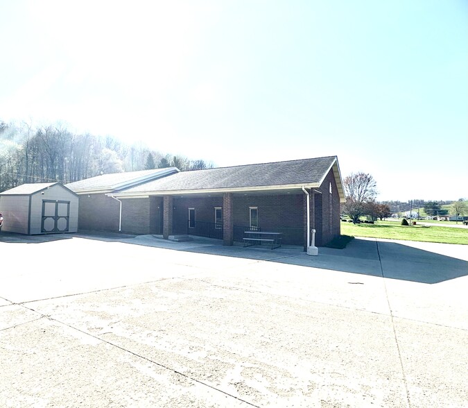 7041 State Route 800 SE, Uhrichsville, OH à vendre - Photo de l’immeuble – Image 1 sur 14