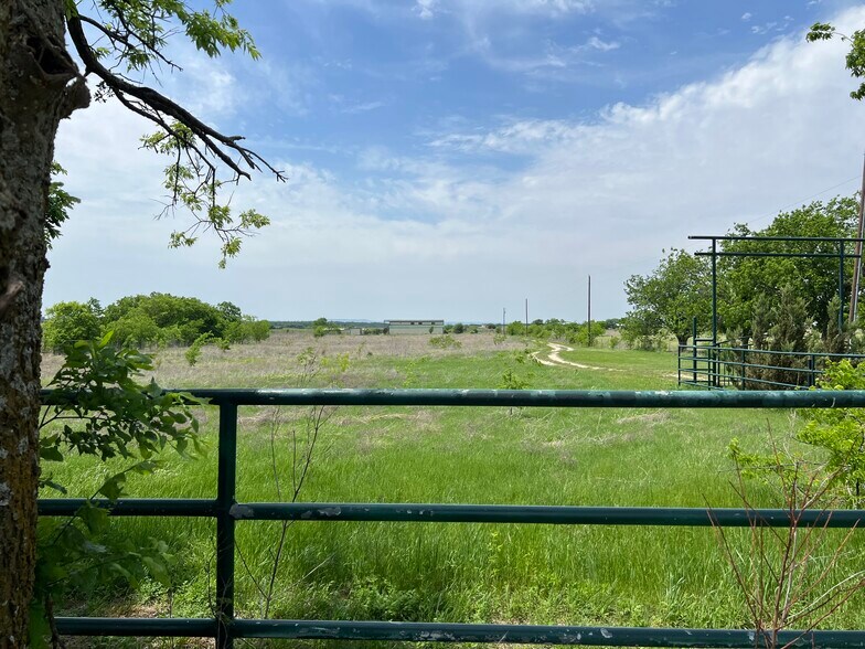 7445 County Road 1232, Godley, TX à vendre - Photo principale – Image 1 sur 11