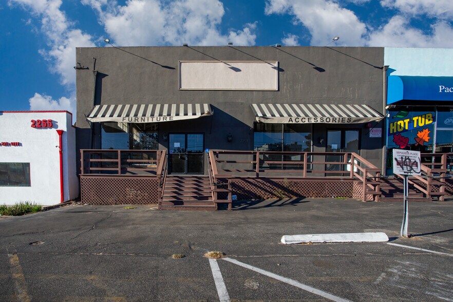 2221-2251 S Sepulveda Blvd, Los Angeles, CA à louer - Photo de l’immeuble – Image 3 sur 17