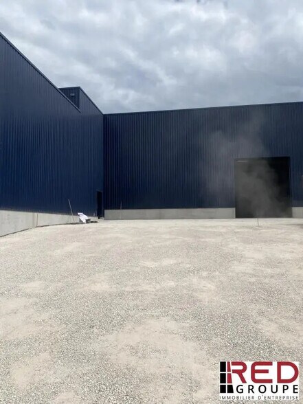 Industriel/Logistique dans Signes à louer - Photo de l’immeuble – Image 3 sur 5