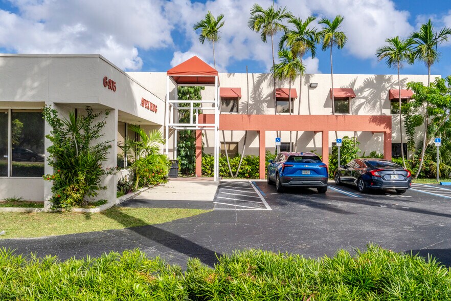 6405 NW 36th St, Miami, FL à louer - Photo de l’immeuble – Image 1 sur 12