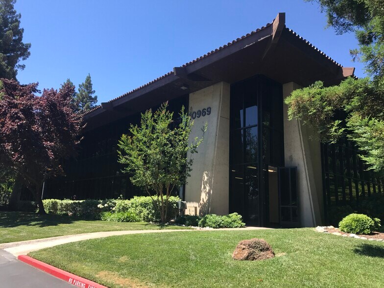 10969 Trade Center Dr, Rancho Cordova, CA à louer - Photo principale – Image 1 sur 6