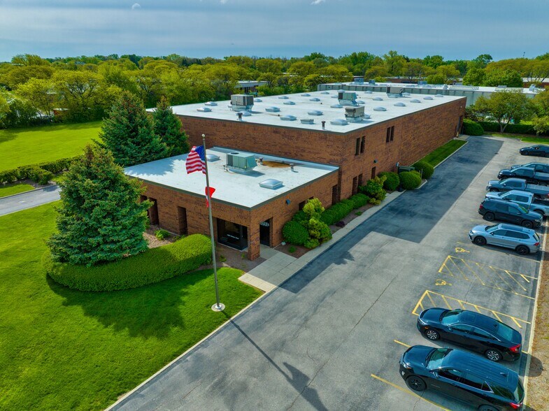 1525 Holmes Rd, Elgin, IL à vendre - Photo de l’immeuble – Image 3 sur 18