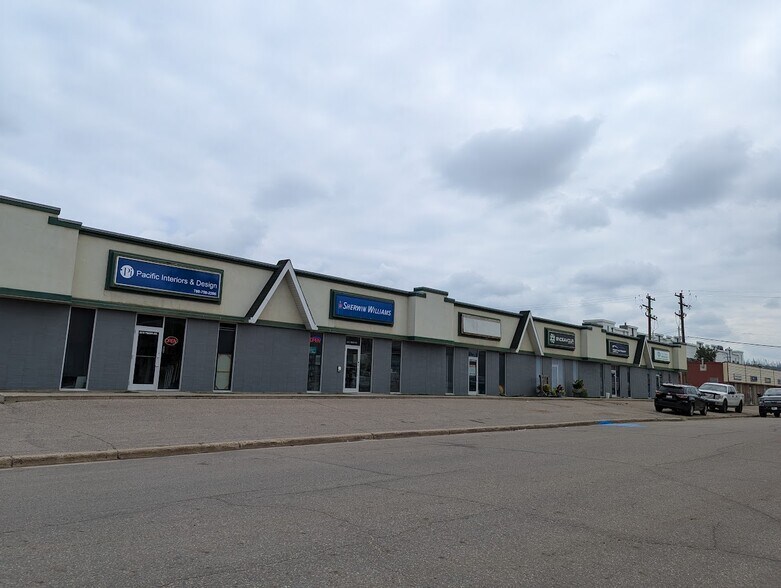 8312-8314 Fraser Av, Fort McMurray, AB à louer - Photo de l’immeuble – Image 1 sur 12