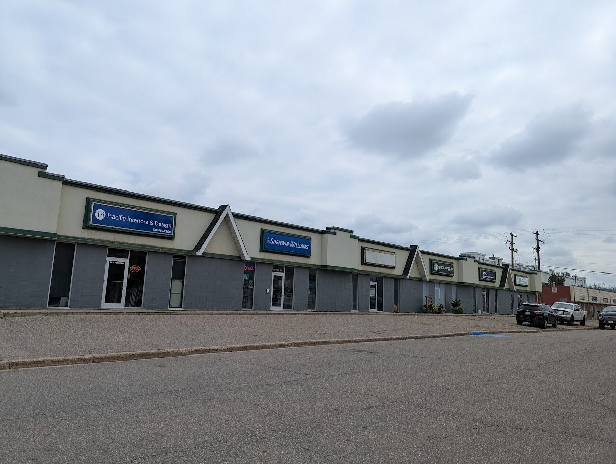 8312-8314 Fraser Av, Fort McMurray, AB à louer Photo de l’immeuble– Image 1 sur 13