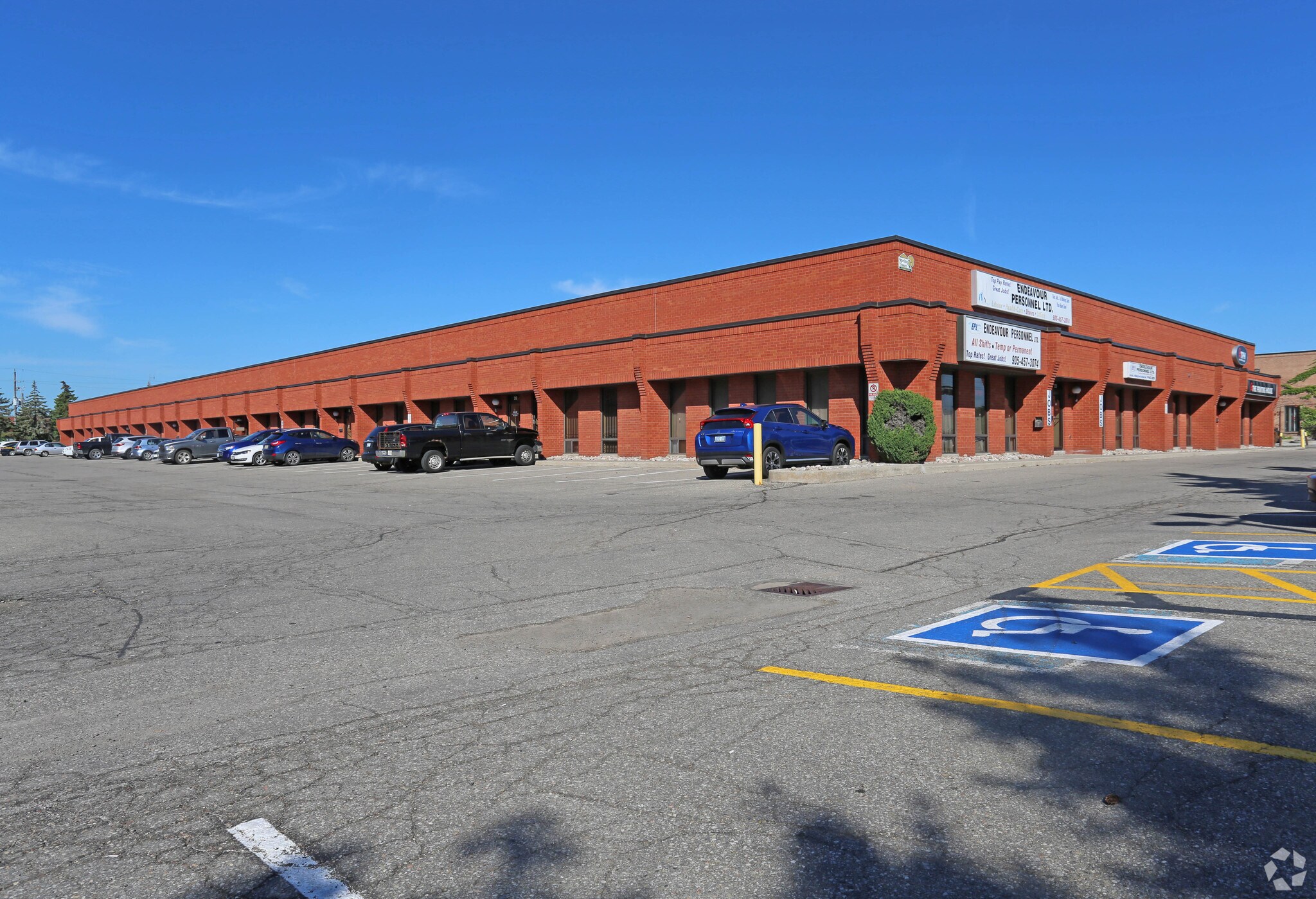 160 Wilkinson Rd, Brampton, ON à louer Photo principale– Image 1 sur 5