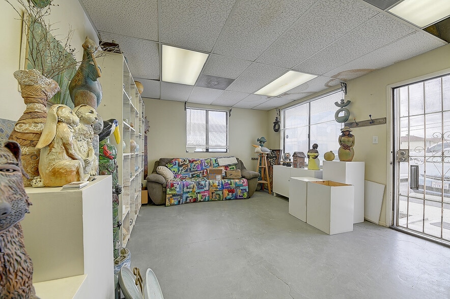 2715 E 56th St, Long Beach, CA à vendre - Photo intérieure – Image 3 sur 27