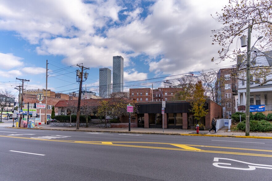 2784 John F Kennedy Blvd, Jersey City, NJ à vendre - Photo de l’immeuble – Image 3 sur 9