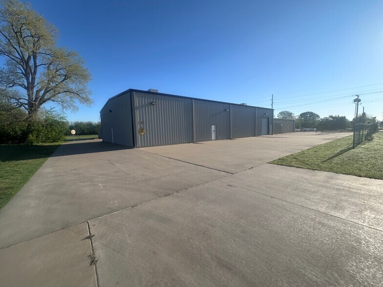 4606 N Mingo Rd, Tulsa, OK à louer - Photo de l’immeuble – Image 3 sur 5