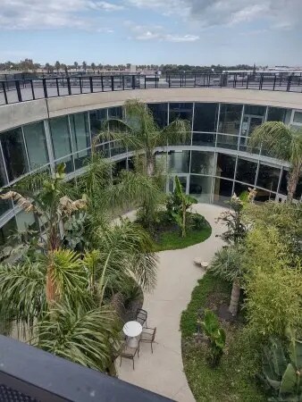 Local d'activités dans Perpignan à vendre - Photo de l’immeuble – Image 2 sur 4