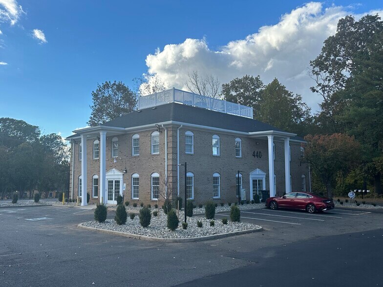 440 State Route 34, Colts Neck, NJ à louer - Photo de l’immeuble – Image 1 sur 9