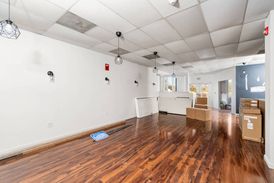 1051 Farmington Ave, Farmington, CT à louer - Photo de l’immeuble – Image 3 sur 32