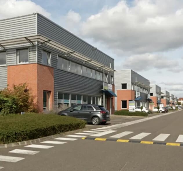 Local d’activités dans Le Blanc-Mesnil à louer - Photo de l’immeuble – Image 3 sur 3