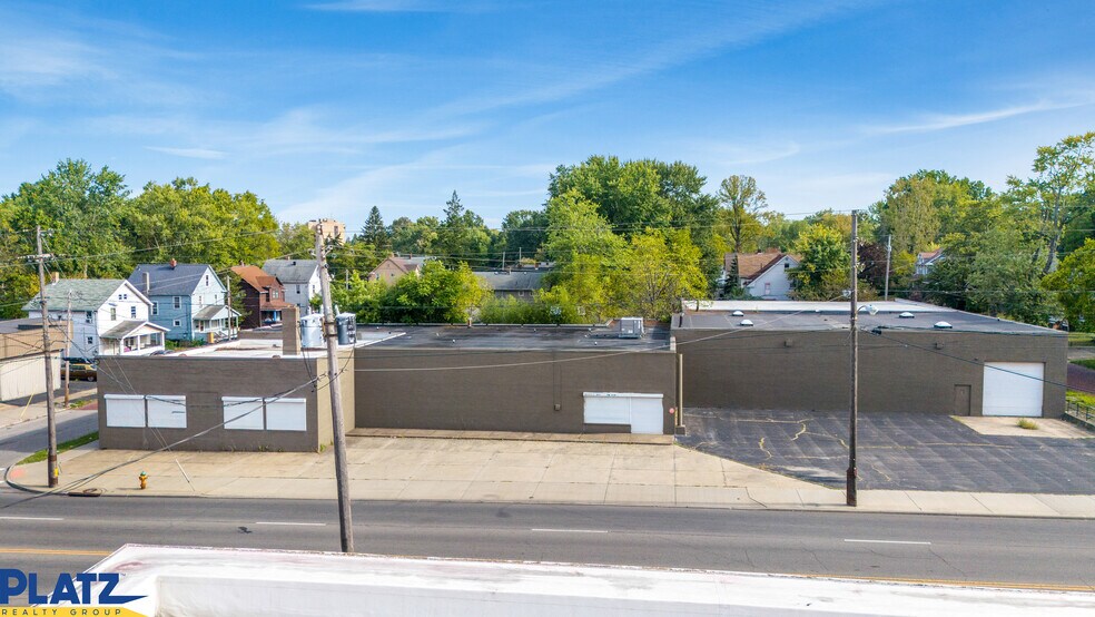 1427 Youngstown Rd SE, Warren, OH à vendre - Photo de l’immeuble – Image 2 sur 3