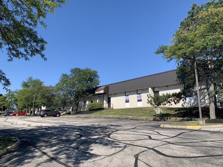 24000 Mercantile Rd, Beachwood, OH à louer - Photo de l’immeuble – Image 2 sur 2