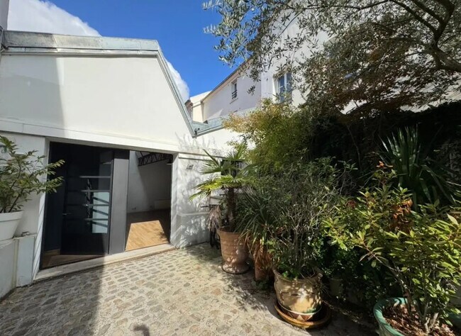 Plus de détails pour Local d’activités à vendre