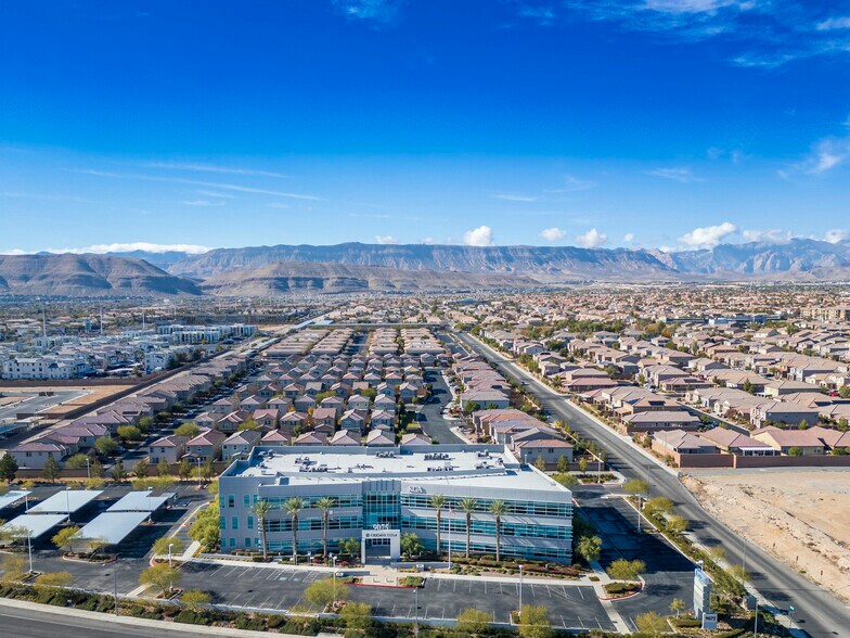 9075 W Diablo Dr, Las Vegas, NV à louer - Photo de l’immeuble – Image 2 sur 5