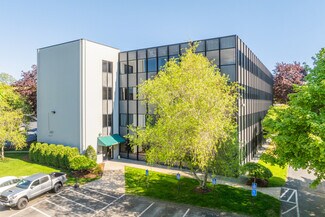 Plus de détails pour 40 Quaker Ln, Warwick, RI - Bureau à louer