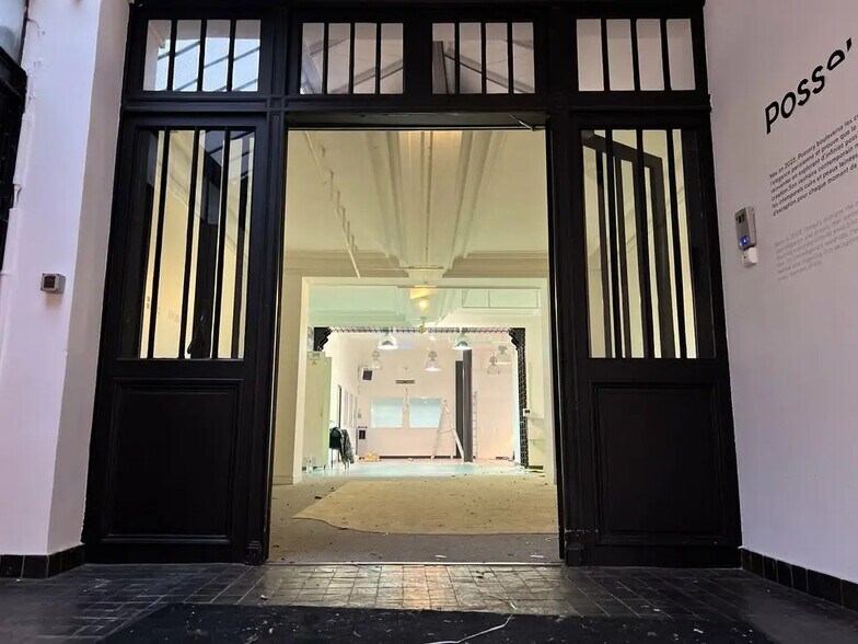 Local commercial dans Paris à louer - Hall d’entrée – Image 3 sur 9