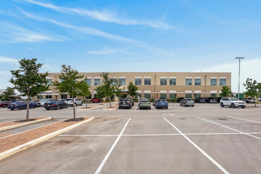 17766 Verde Pky, Schertz, TX à vendre - Photo de l’immeuble – Image 2 sur 12