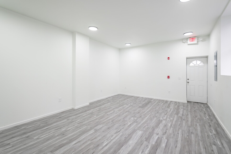 5715 Woodland Ave, Philadelphia, PA à louer - Photo principale – Image 1 sur 7